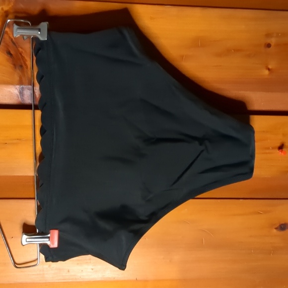 CUPSHE* high waisted high cut scalloped edge bathing suit bottom . Bandeau top - Picture 4 of 10